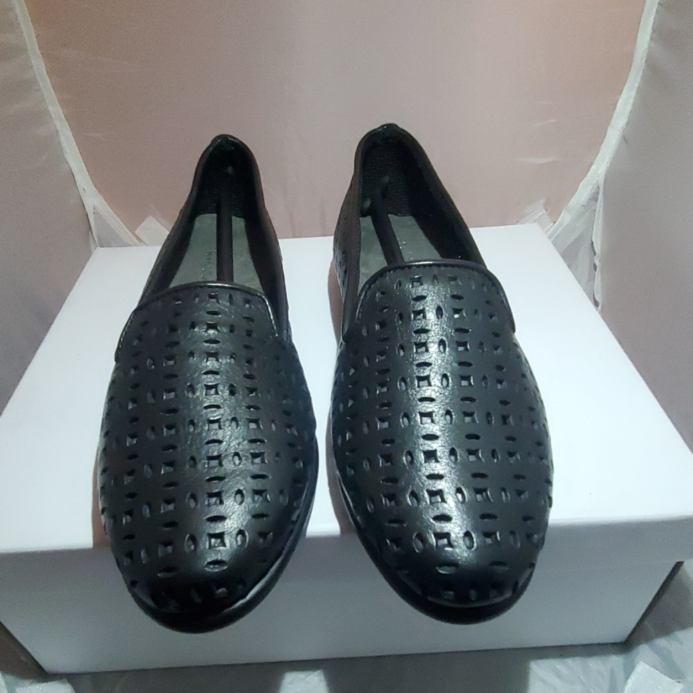 Aerosoles women flat shoe